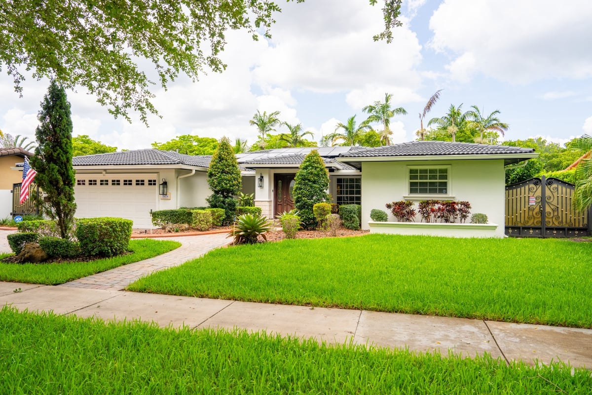 Row of residential single-family homes in a sunny Sarasota, Florida neighborhood